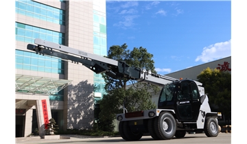 伸缩臂吊装车厂家：如何甄选您的高空作业合作伙伴？